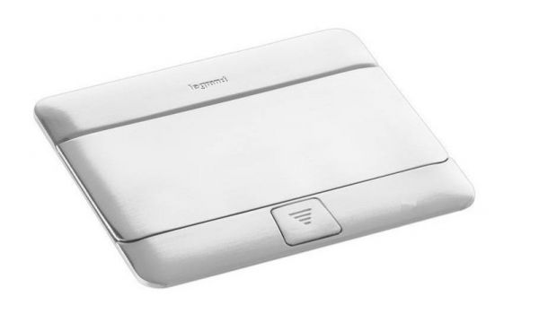 Висувний люк Legrand 4 модулі DLP, білий (054031) Висувний люк Legrand 4 модулі DLP, білий (054031)